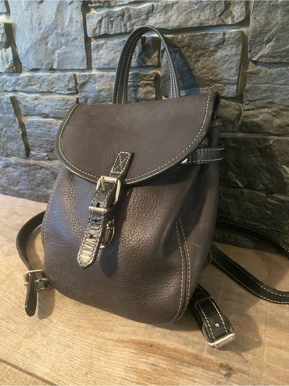 Vintage Roots Leather Backpack - Picture 3 of 10
